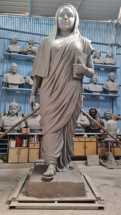 पुणे विद्यापीठात क्रांतीज्योती सावित्रीबाई फुलेंच्या पुतळ्याचे जयंतीदिनी अनावरण ; नियोजन करण्याचे उपमुख्यमंत्र्यांचे आदेश