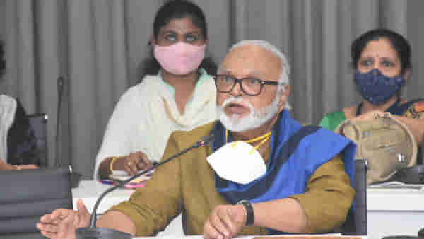 चर्चा तर होणारचः मालेगावमध्ये काँग्रेसला पाडलेल्या खिंडारानंतर भुजबळ हसून म्हणतायत की...!