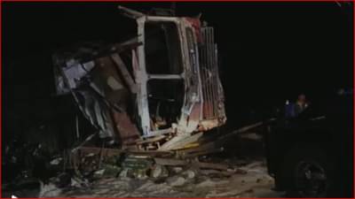 सोलापूर-पु्णे महामार्गावर भीषण अपघात; ट्रक, टँकरची समोरासमोर धडक; पाच जण ठार