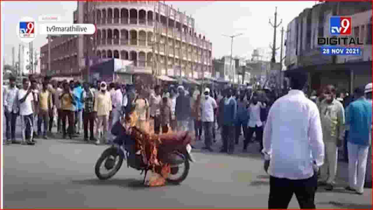 वाहतूक पोलिसांच्या कारवाईचा आला वैताग; पठ्ठ्याने दुचाकीलाच लावली आग