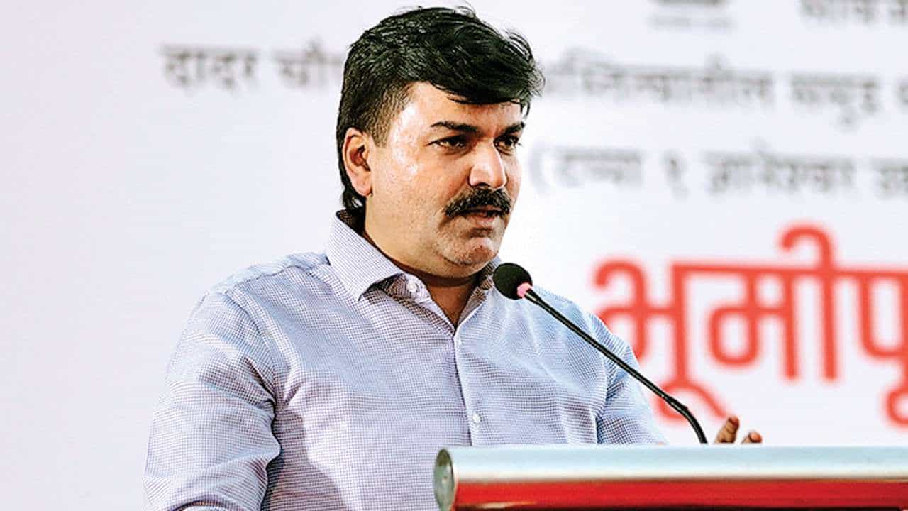 रेल्वेच्या जागेवरील झोपु योजनेसाठी धोरण निश्चित करावे, खासदार राहुल शेवाळे यांची रेल्वे राज्यमंत्र्यांकडे मागणी