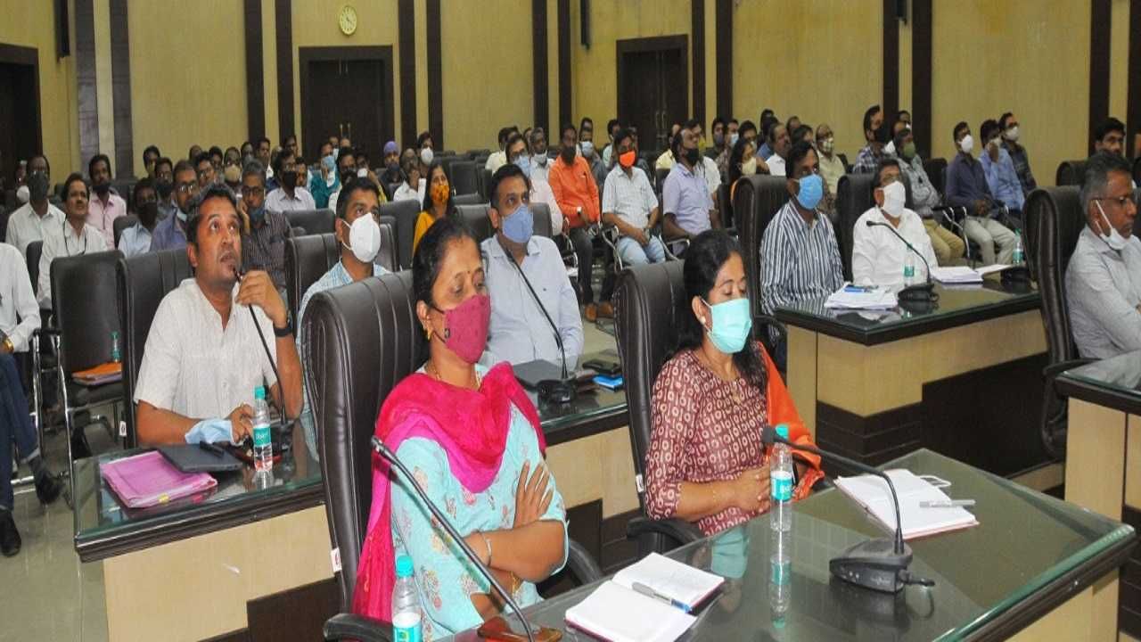 MLC Election प्रशासन लागले कामाला, पदाधिकारी भूर्र..., समिती सदस्यांच्या नियुक्त्या लांबणीवर MLC Election प्रशासन लागले कामाला, पदाधिकारी भूर्र..., समिती सदस्यांच्या नियुक्त्या लांबणीवर