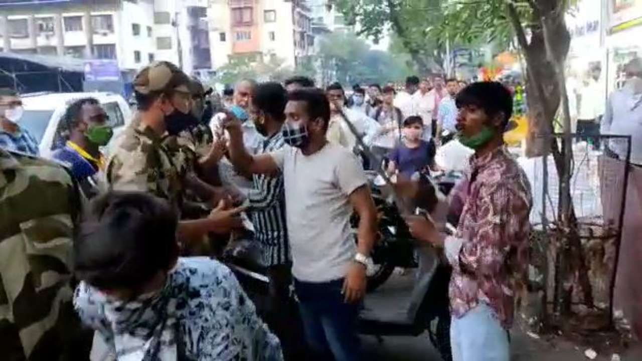 VIDEO : भाईंदरमध्ये ठाण्याची पुनरावृत्ती, फेरीवाल्यावर कारवाईसाठी गेलेल्या अधिकाऱ्यावर लोखंडी रॉडने हल्ला