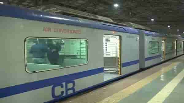 मुंबईकरांसाठी खुशखबर! उद्यापासून धावणार एसी लोकल, असे असणार वेळापत्रक