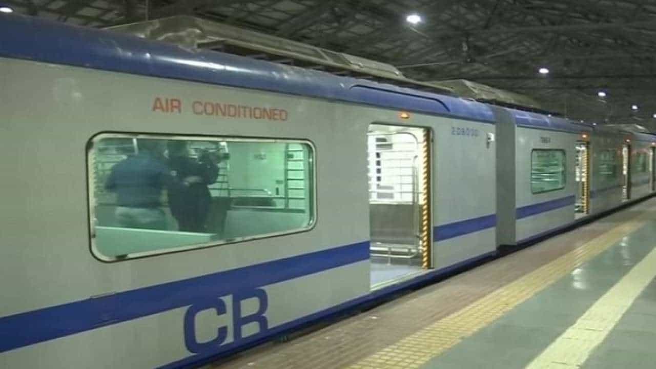 हार्बरवासीयांचाही प्रवास गारेगार होणार, 1 डिसेंबरपासून सीएसएमटी-पनवेल एसी लोकल धावणार