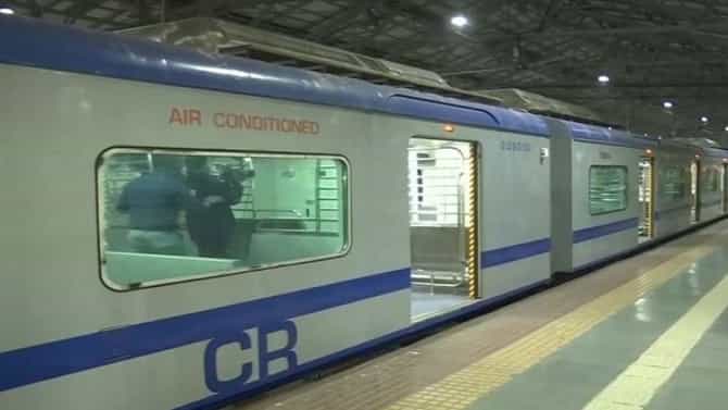 हार्बरवरच्या एसीलोकल गुंडाळल्या जाणार? सेंट्रलवर फेऱ्या वाढवण्याची घोषणा, नव्या वर्षात नवे बदल