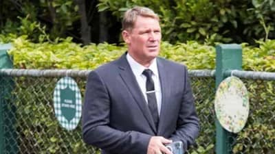 बाईक चालवताना नियंत्रण गमावलं, शेन वॉर्न अपघातात जखमी, 15 मीटरपर्यंत फरपटत गेला