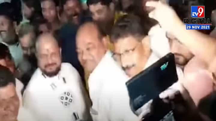 मुलाच्या लग्नात मंत्री गुलाबराव पाटलांनी धरला ठेका, जळगावात आज आणखी एक जंगी विवाहसोहळा! मुलाच्या लग्नात मंत्री गुलाबराव पाटलांनी धरला ठेका, जळगावात आज आणखी एक जंगी विवाहसोहळा!