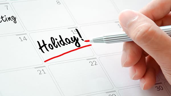 Public Holidays In 2022 : 2022 च्या नव्या वर्षात इतक्या सुट्ट्या, 12 सुट्ट्यांची मजाच निघून जाणार; पण कशी?