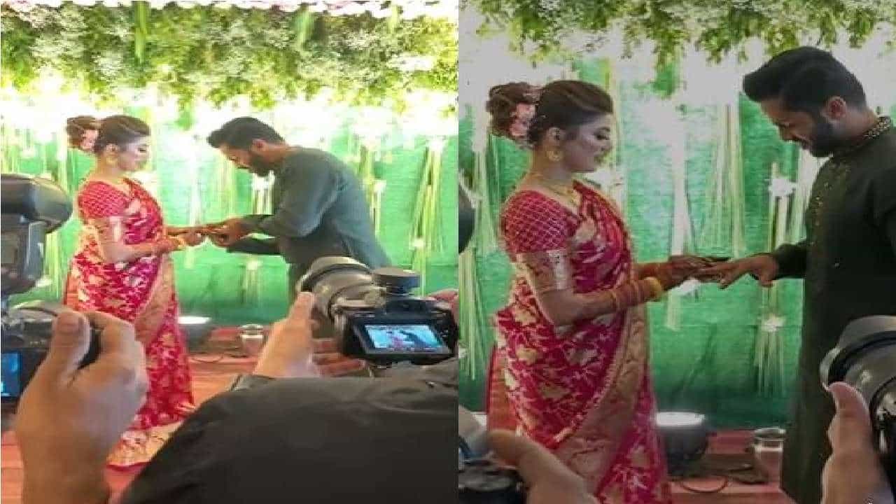 भारतीय क्रिकेट संघाचा वेगवान गोलंदाज शार्दुल ठाकूरचा गर्लफ्रेन्ड मिताली पारुलकरसोबत साखरपुडा झाला आहे. हा साखरपुडा मुंबईतील वांद्रे-कुर्ला कॉम्प्लेक्समध्ये पार पडला. त्याचा एक व्हिडीओही व्हायरल होत आहे. या साखरपुड्याच्या कार्यक्रमात परिवारातीलच लोक उपस्थित होते.