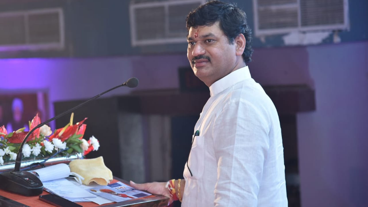 रमाई आवास योजनेतून राज्यात सव्वा लाख घरे बांधणार, धनंजय मुंडे यांची मोठी घोषणा रमाई आवास योजनेतून राज्यात सव्वा लाख घरे बांधणार, धनंजय मुंडे यांची मोठी घोषणा