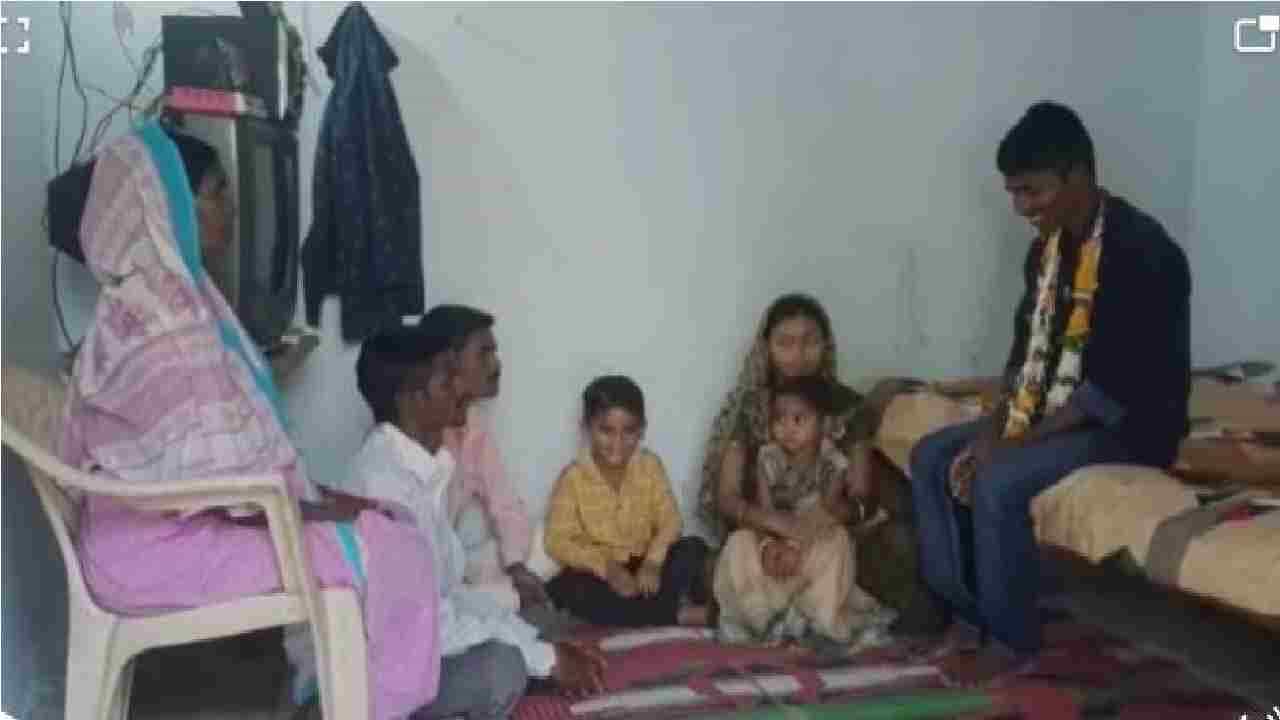 चहावाल्याची व्हॉट्सअप पोस्ट प्रभावी ठरली, नांदेडमध्ये घरातून निघून गेलेला लहानगा 9 वर्षांनी परतला