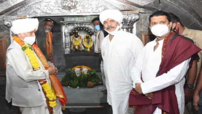 Video : संत ज्ञानेश्वर माऊली समाधी मंदिरात राज्यपाल कोश्यारींच्या हस्ते महापूजा: कीर्तनात सहभागी होत टाळही वाजवला!