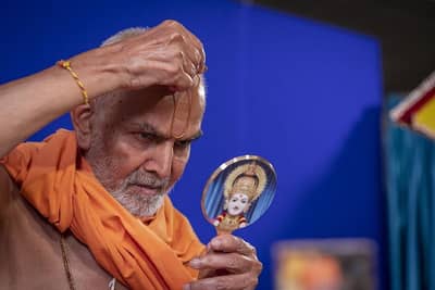 Benefits of tilak : पूजेच्या टिळ्याने दूर होतील तुमची सर्व संकटे आणि पूर्ण होतील मनोकामना, जाणून घ्या कसे?