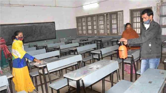 38 हजार शाळा आणि पावणे तीन लाख अंगणवाड्यांमध्ये कार्यरत स्वच्छतागृहांचा अभाव, केंद्राची राज्यसभेत माहिती