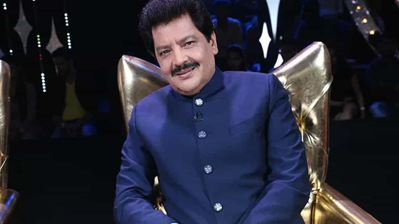 'पेहला नशा पहला खुमार', 'ए मेरे हमसफर' यांसारख्या सुपरहिट गाण्यांचे गायक उदित नारायण (Udit Narayan) आज (1 डिसेंबर) त्यांचा 66वा वाढदिवस साजरा करत आहेत. 90च्या दशकात उदित नारायण यांनी आपल्या गाण्यांनी करोडो लोकांची मने जिंकली होती. उदित नारायण यांचा जन्म 1 डिसेंबर 1955 रोजी सुपौल येथे झाला. उदित नारायण यांनी हिंदीसह तमिळ, बंगाली, भोजपुरी, मल्याळम अशा अनेक भाषांमध्ये गाणी गायली आहेत.