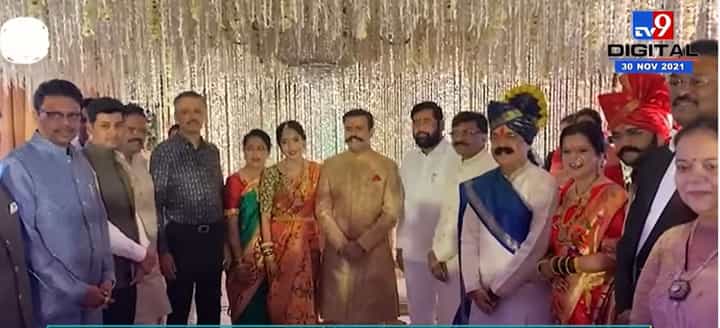 Purvashi Raut Wedding | संजय राऊत यांची कन्या पूर्वशीच्या लग्नाला दिग्गजांची उपस्थिती Purvashi Raut Wedding | संजय राऊत यांची कन्या पूर्वशीच्या लग्नाला दिग्गजांची उपस्थिती