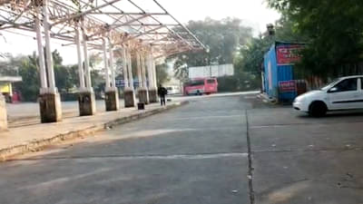 ऊन, वारा, पावसातही संप सुरूच... 22 दिवस एसटी ठप्प,  8195 निलंबित, 1827 कर्मचाऱ्यांना काढले; विलीनीकरणावर चाक अडलेलेच!