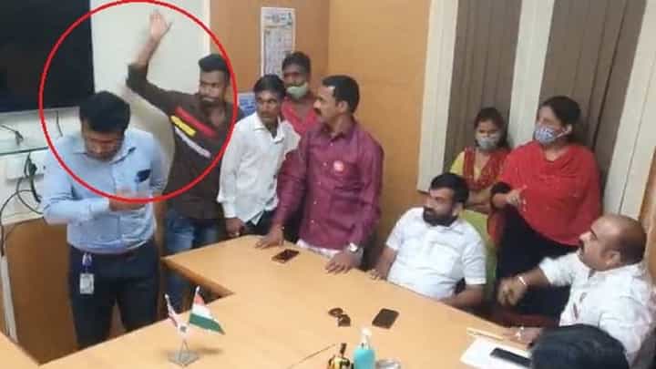 पुण्यात मॅनेजरला मनसे स्टाईलने दणका पुण्यात मॅनेजरला मनसे स्टाईलने दणका