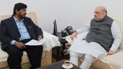 महात्मा फुले, अण्णा भाऊ साठेंना मरणोत्तर भारतरत्न पुरस्कार द्या; रामदास आठवले भेटले अमित शहांना