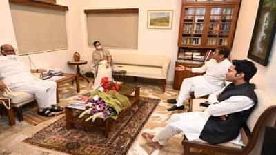 ममता बॅनर्जी आणि शरद पवारांमध्ये राजकीय खलबतं! काँग्रेस सोडून तिसरी आघाडी की काँग्रेस सोबतच यूपीए ?