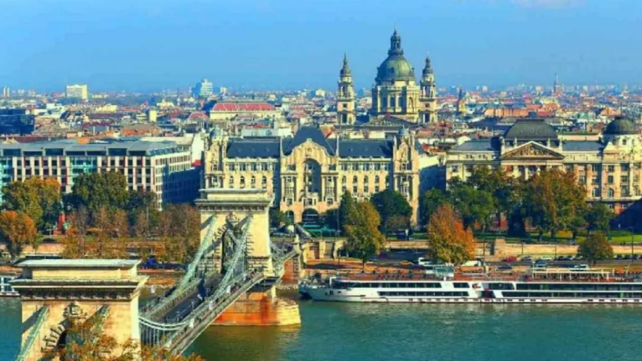 हंगरी बुडापेस्ट हे पाहण्यासाठी सर्वोत्तम ठिकाण आहे. येथे दररोज सुमारे 1975 रुपये खर्च येईल. 