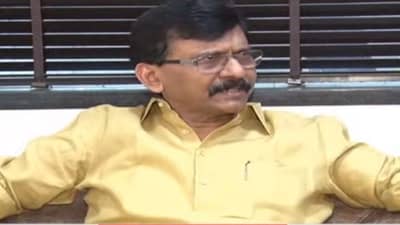 गुजरातच्या मुख्यमंत्र्यांचा व्हायब्रंट गुजरातसाठी मुंबईत रोड शो चालतो का?; संजय राऊतांचा शेलारांना सवाल