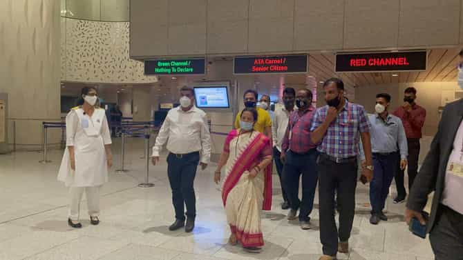 महाराष्ट्राची चिंता वाढली! परदेशातून आलेल्या 485 जणांची चाचणी, 9 प्रवासी कोरोना पॉझिटिव्ह; ओमिक्रॉनबाबत तपासणी होणार