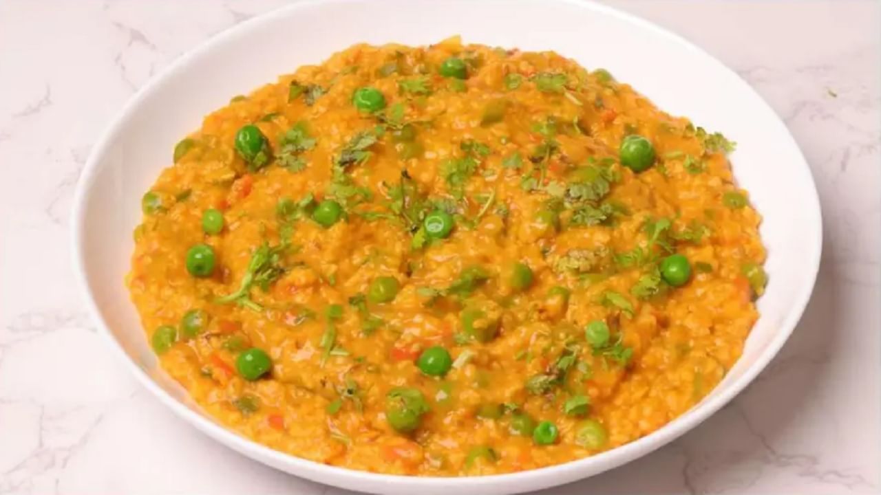 Masala Oats : वजन कमी करायचे आहे? मग मसाला ओट्सचा आहारात समावेश करा, जाणून घ्या खास रेसिपी! Masala Oats : वजन कमी करायचे आहे? मग मसाला ओट्सचा आहारात समावेश करा, जाणून घ्या खास रेसिपी!