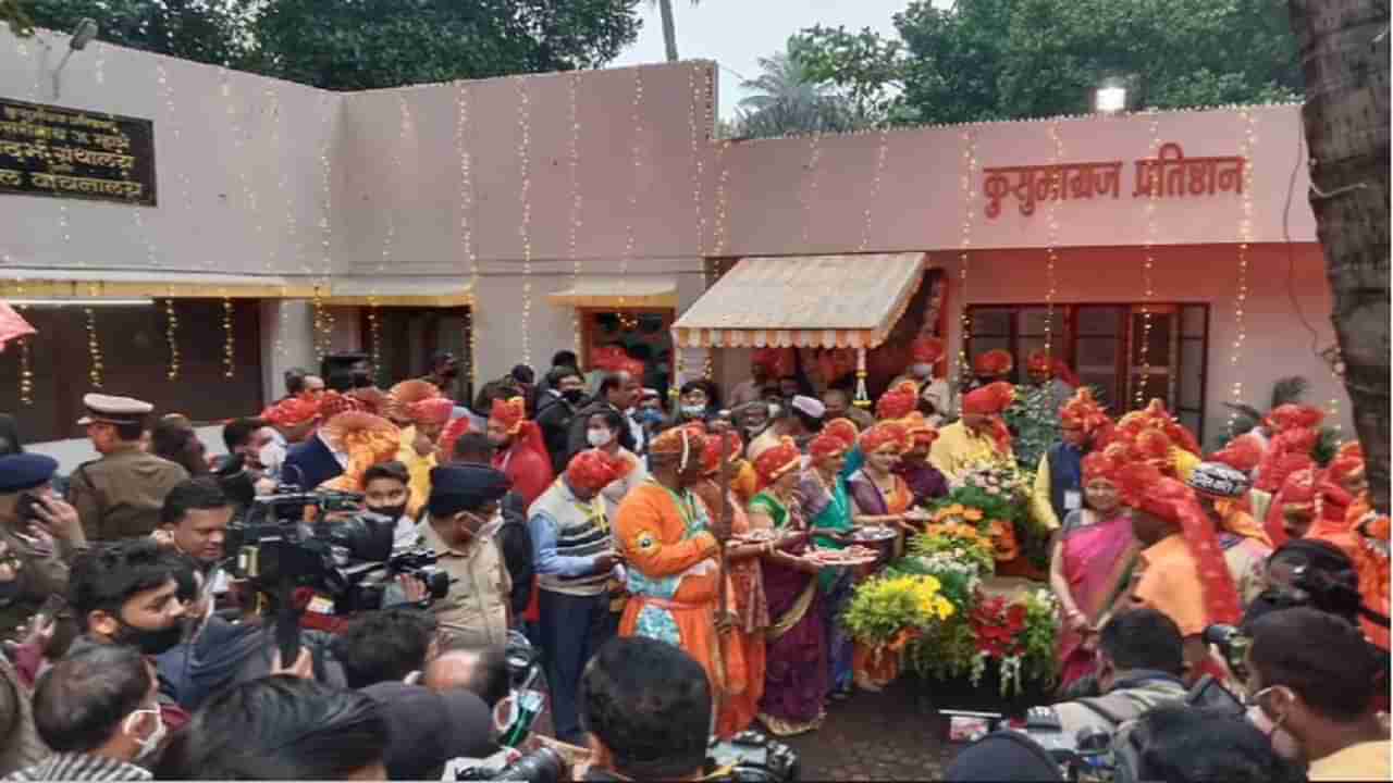 Nashik| ग्रंथदिंडी निघाली वाजत गाजत, भुजबळांच्या हाती विणा; साहित्य संमेलन होणार अध्यक्षाविना!