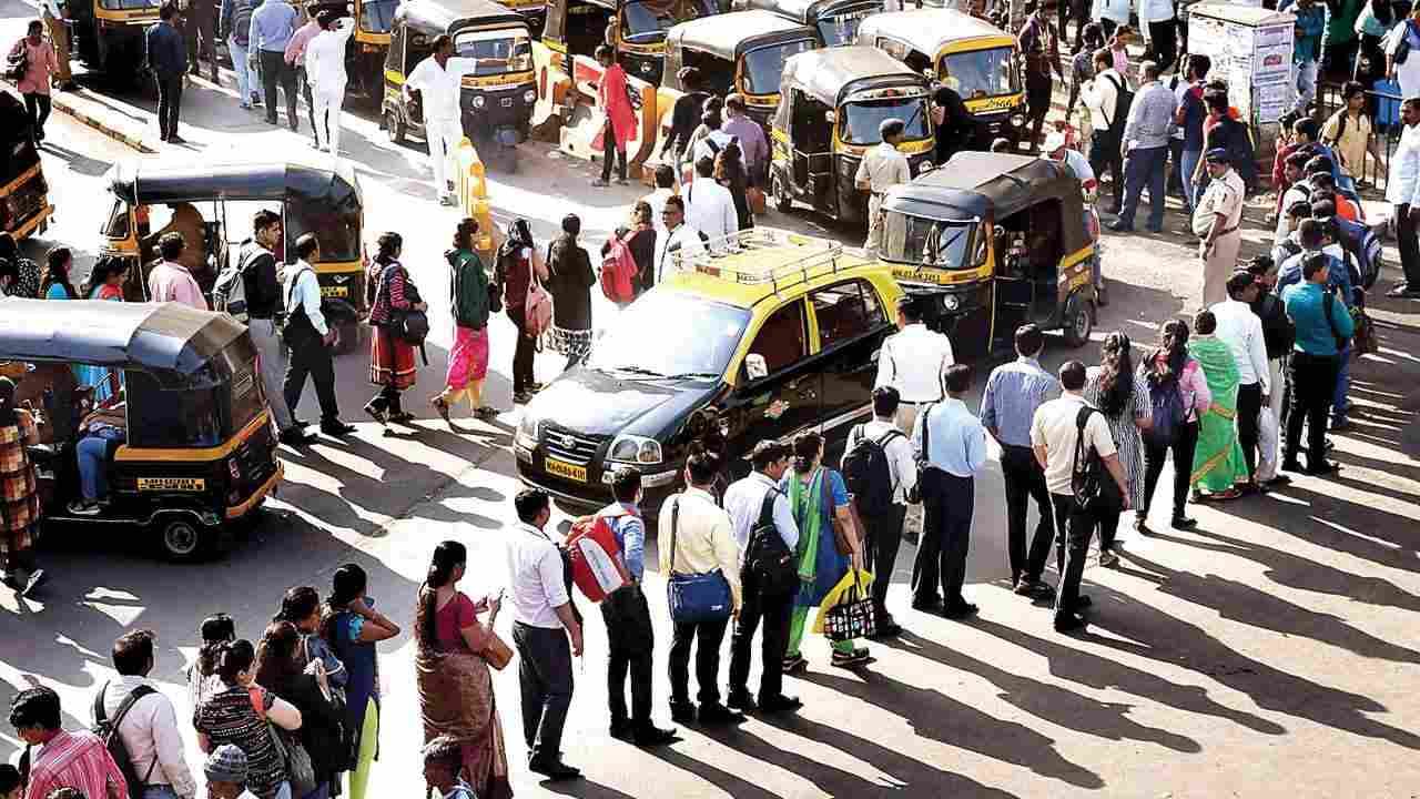 ST Strike: राज्यात आतापर्यंत 9 हजार एसटी कर्मचारी निलंबित, MESMA अंतर्गत कारवाई, काय आहे नेमका कायदा? ST Strike: राज्यात आतापर्यंत 9 हजार एसटी कर्मचारी निलंबित, MESMA अंतर्गत कारवाई, काय आहे नेमका कायदा?
