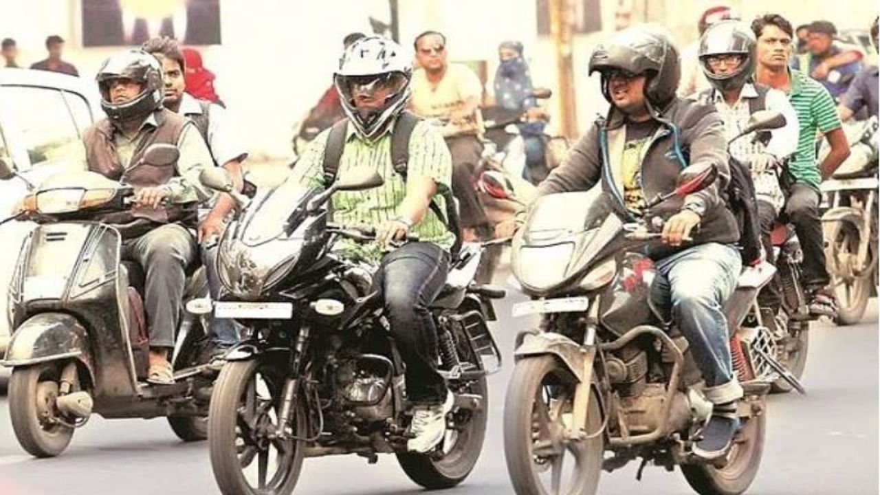Traffic Fines Increased: आता नो-पार्किंगसाठी सर्व वाहनांना 500 रु तर ट्रिपल सीटसाठी 1000 रु दंड भरावा लागणार, महाराष्ट्र मोटार वाहन कायद्यात दंडात वाढ