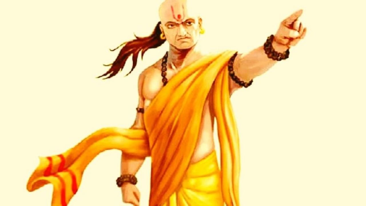 Chanakya Niti | आयुष्य टेन्शन फ्री जगायचं असेल, तर या 3 लोकांपासून दोन हात लांबच राहा