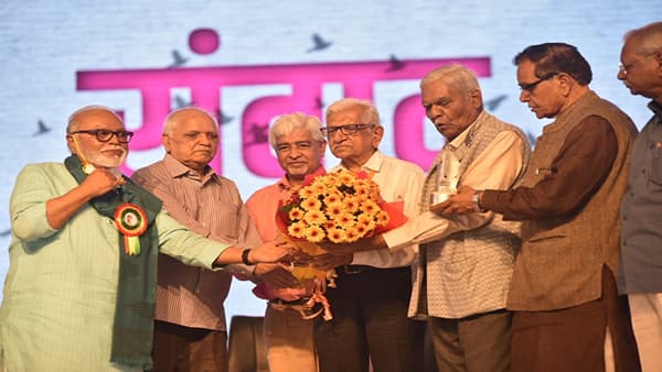 नाशिकचे ज्येष्ठ साहित्यिक मनोहर शहाणे, ग्रंथालीचे सुदेश हिंगलासपूरकर यांचा साहित्य संमेलनात गौरव