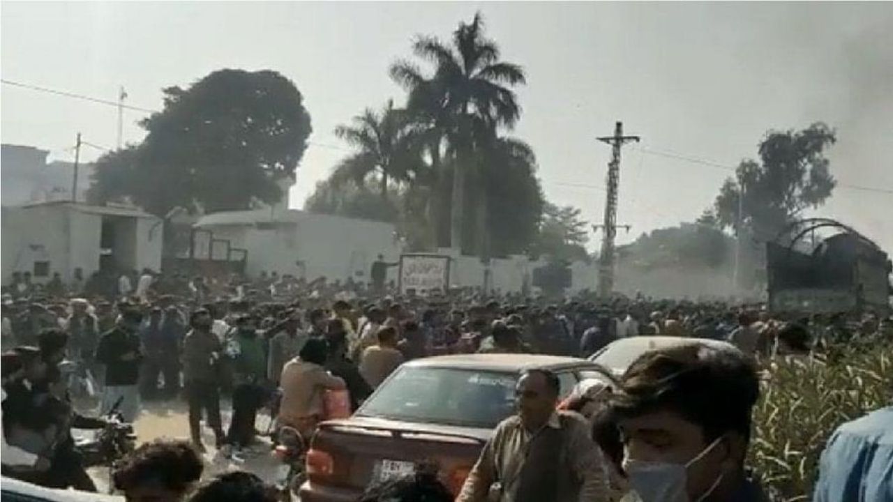 Pakistan : श्रीलंकन नागरिकाची जमावाकडून हत्या, लिंचिंग प्रकरणात 800 लोकांविरोधात दहशतवादाचा गुन्हा, 13 संशयित अटकेत