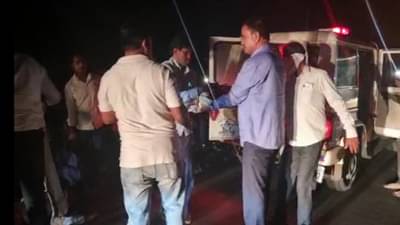 दत्तात्रय भरणेंची संवेदनशीलता, अपघातग्रस्तांच्या मदतीला धावले, जखमीला पाठवलं रुग्णालयात