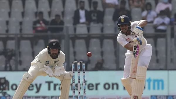 IND vs NZ : शुभमन गिलचा खणखणीत चौकार, वानखेडेवर सचिन...सचिन...चा जयघोष, पाहा नक्की काय झालं?