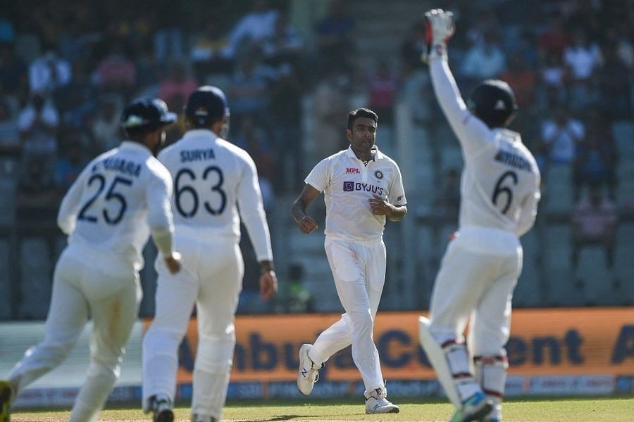 IND vs NZ : दुसऱ्या डावात न्यूझीलंडचा संघर्ष, दिवसअखेर 5 बाद 140 धावांपर्यंत मजल, भारताला 5 विकेट्सची आवश्यकता