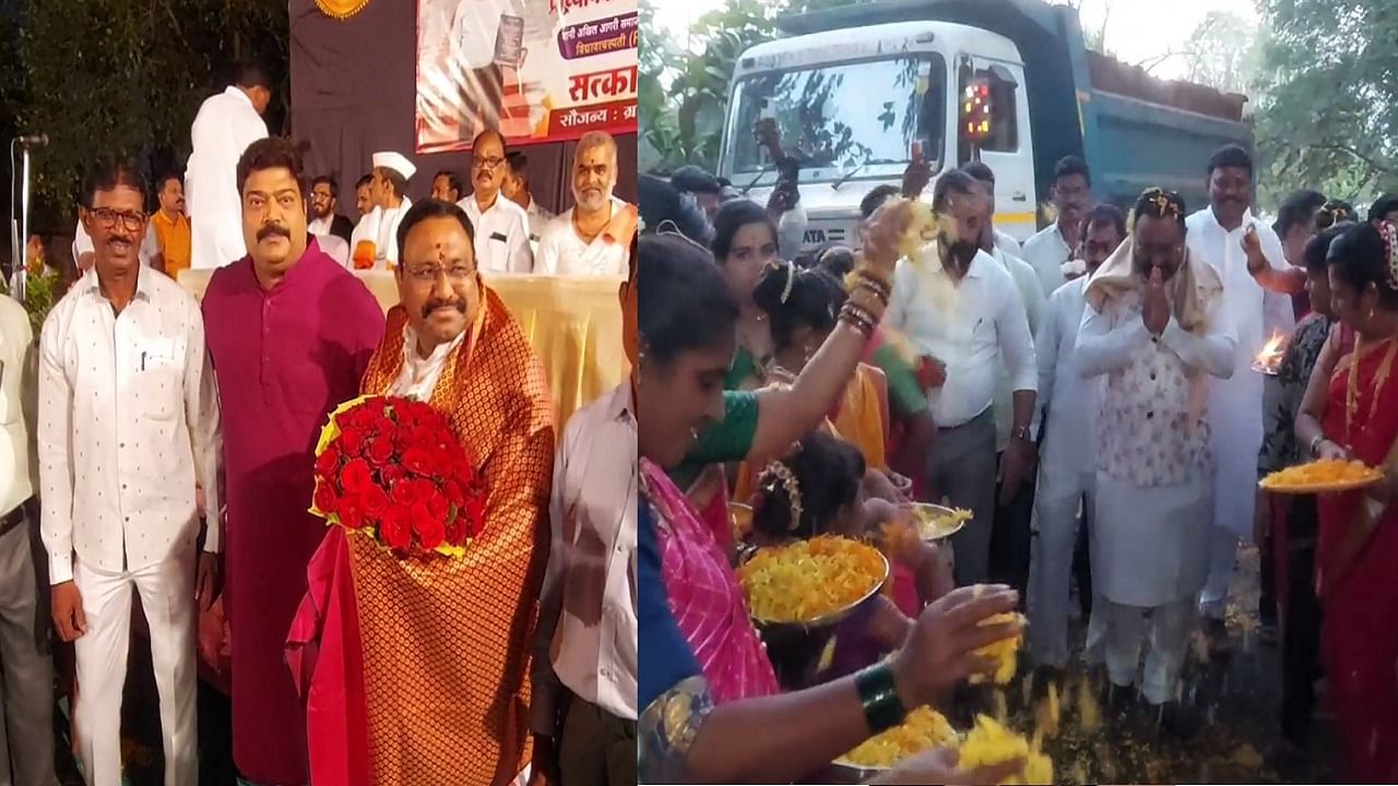 आगरी समाजावर पीएचडी निमित्त प्राध्यापकाचं गावकऱ्यांकडून जंगी स्वागत; वर्गमित्राच्या कौतुकाला आमदार राजू पाटील हजर आगरी समाजावर पीएचडी निमित्त प्राध्यापकाचं गावकऱ्यांकडून जंगी स्वागत; वर्गमित्राच्या कौतुकाला आमदार राजू पाटील हजर