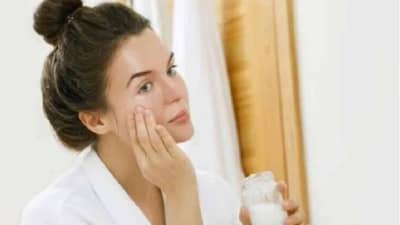 Skin Care : कोरड्या त्वचेची समस्या दूर करण्यासाठी मध अत्यंत फायदेशीर, वाचा अधिक!