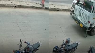 Nashik | काळजाचे तुकडे करणारा अपघात; पालक चिमुकल्याला दुचाकीवर सोडून शॉपिंगला, तोल जावून रस्त्यावर पडला, अन्....