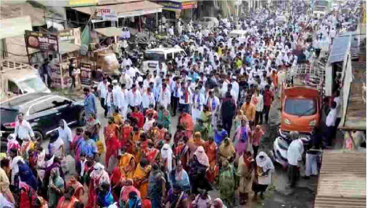 Elections: नगरपंचायत निवडणुकांची रणधुमाळी, उमेदवारी अर्जासाठी आज शेवटची तारीख, तुमच्या जिल्ह्याची स्थिती काय? Elections: नगरपंचायत निवडणुकांची रणधुमाळी, उमेदवारी अर्जासाठी आज शेवटची तारीख, तुमच्या जिल्ह्याची स्थिती काय?