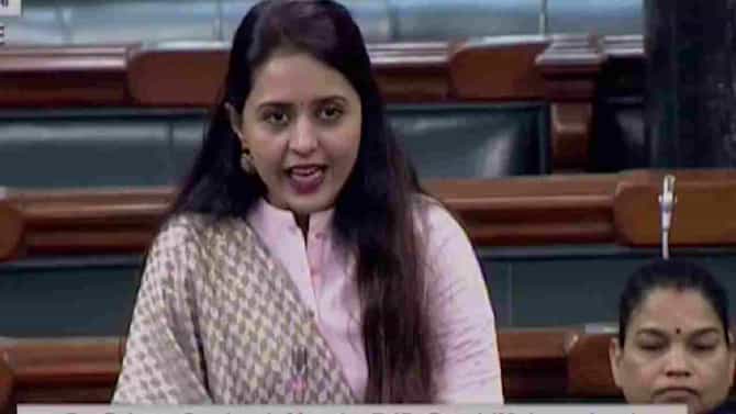 मी कुठल्या पक्षाची प्रवक्ता नाही, पण OBC आरक्षण गरजेचं, ते टिकवणं राज्यांच्या हातात, खासदार प्रीतम मुंडेंचं लोकसभेत वक्तव्य