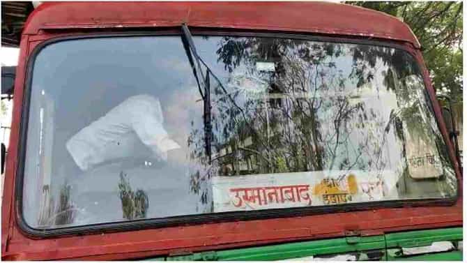 उस्मानाबादेत एसटी बसवर दगडफेक, पोलीस बंदोबस्तातही बसच्या काचा फोडल्या