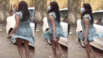 Video | Oops!! हवेची झुळूक आली अन् जान्हवी कपूरचा ड्रेसच उडाला, सोशल मीडियावर व्हिडीओ व्हायरल