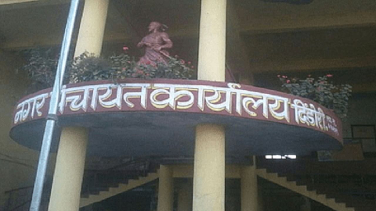 नाशिक जिल्ह्यात 6 नगरपंचायतीसाठी 402 अर्ज; देवळा येथे 4, निफाड 3, कळवणला 2 प्रभागांमधील निवडणूक रद्द नाशिक जिल्ह्यात 6 नगरपंचायतीसाठी 402 अर्ज; देवळा येथे 4, निफाड 3, कळवणला 2 प्रभागांमधील निवडणूक रद्द