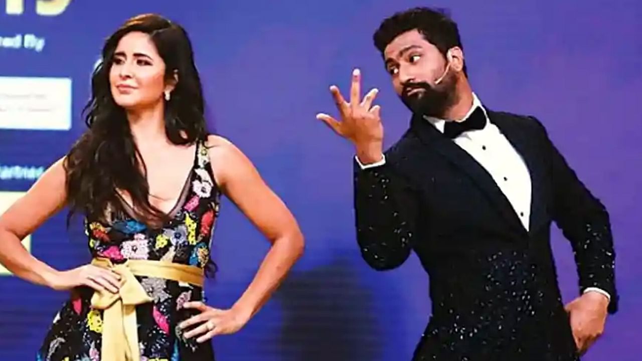 Katrina Kaif-Vicky Kaushal Wedding | विकी-कतरिनाच्या संगीत सोहळ्यात रंगला ‘संगीत खुर्ची’चा खेळ, हळदी समारंभही होणार खास! Katrina Kaif-Vicky Kaushal Wedding | विकी-कतरिनाच्या संगीत सोहळ्यात रंगला ‘संगीत खुर्ची’चा खेळ, हळदी समारंभही होणार खास!