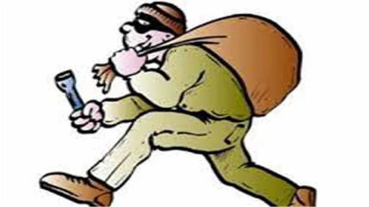 Nashik | मालेगावमध्ये डॉक्टरचे घर फोडले, 12 लाखांची चोरी; माणिक-मोती, हिरे, हिरव्या पाचूच्या दागिन्यांवर डल्ला