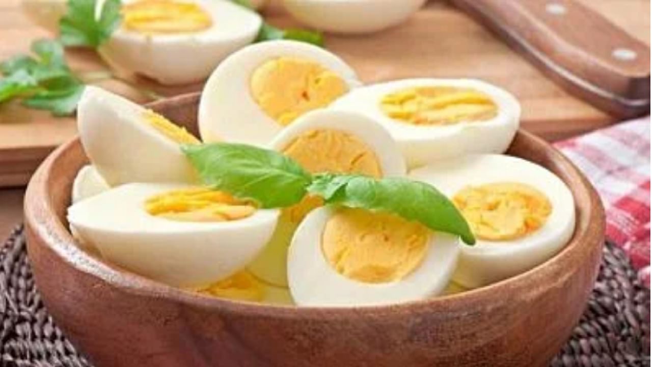 निरोगी राहण्यासाठी आपण दररोज 2 अंड्याचा आहारात समावेश केला पाहिजे. 