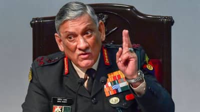 Rip bipin rawat : रावत यांच्या मृत्यूनंतर अक्षेपार्ह इमोजी पोस्ट केल्याबद्दल बँक कर्मचारी महिला निलंबित